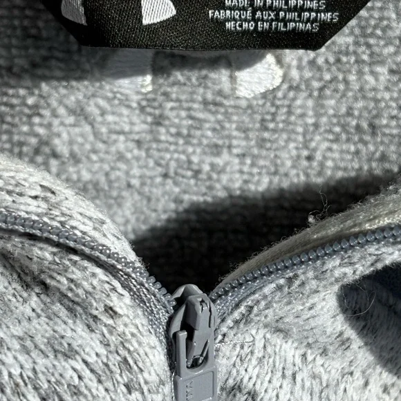 Women’s Under Armour Grey Quarter Zip - Picture 2 of 2